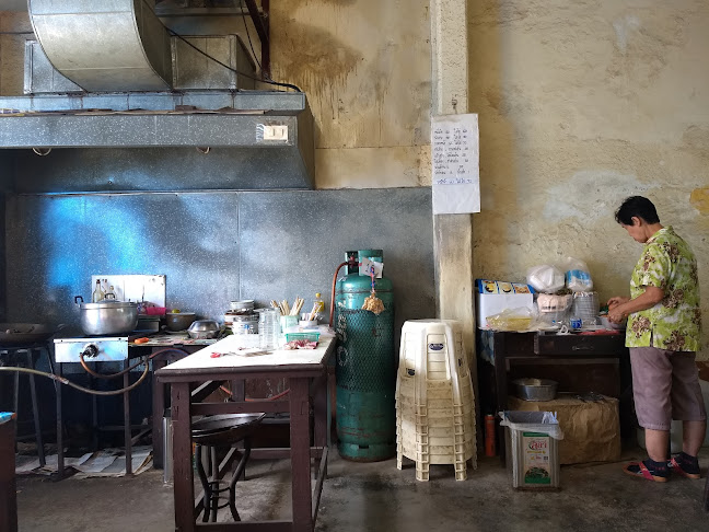 V9MR+V6X ถนน ถลาง ตำบลตลาดใหญ่ อำเภอเมืองภูเก็ต ภูเก็ต 83000