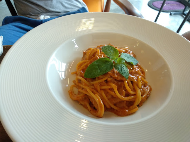 The Balcony - การบริการอาหารและที่พัก