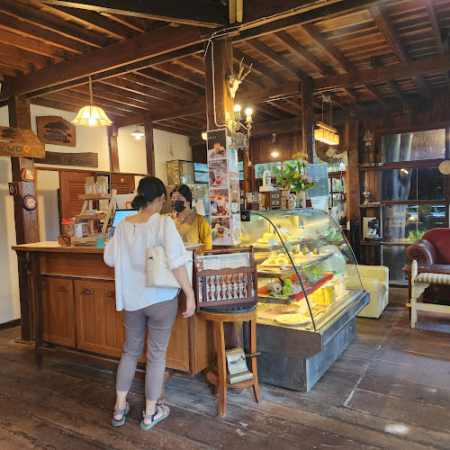 Pa Klang Mueang Café | ป่ากลางเมือง Café & Co-Working space - การบริการอาหารและที่พัก