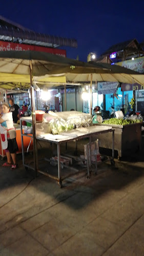 ตลาดแม่สมปอง Sompong Fresh Market - การบริการอาหารและที่พัก