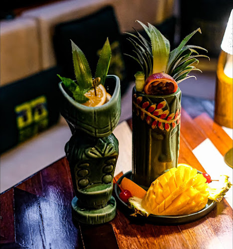 Three Monkeys Restaurant - การบริการอาหารและที่พัก