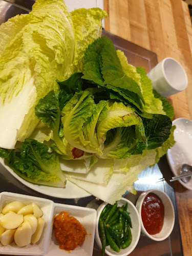 ฮังมี กัลบี - การบริการอาหารและที่พัก