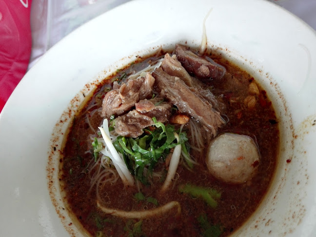 ก๋วยเตี๋ยวเรือกรุงเก่า:สาขาบ้านกล้วย - การบริการอาหารและที่พัก