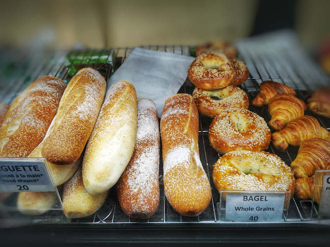 ลาฟาบริคเฟรนเบเกอรี่ - การบริการอาหารและที่พัก