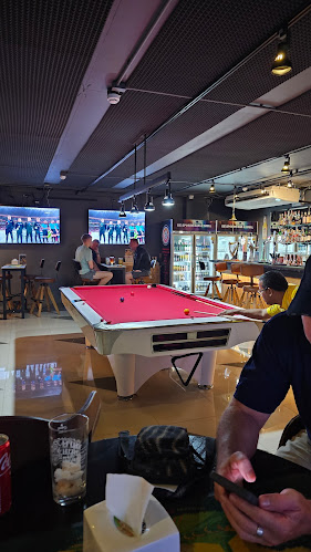 De Sports Bar & Grill