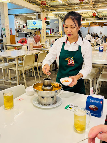 Opinii despre Sam Chor Restaurant în อำเภอกะทู้ - การบริการอาหารและที่พัก