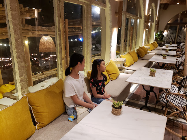 Cave Beach Club - การบริการอาหารและที่พัก