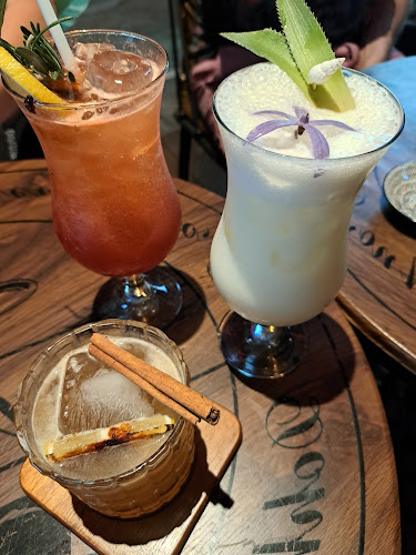 โอเชี่ยนบาร์ - การบริการอาหารและที่พัก