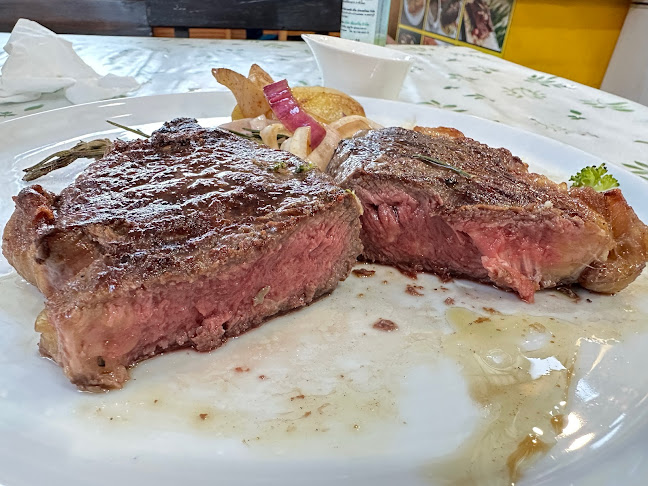 Happy Steak​ House​ - การบริการอาหารและที่พัก