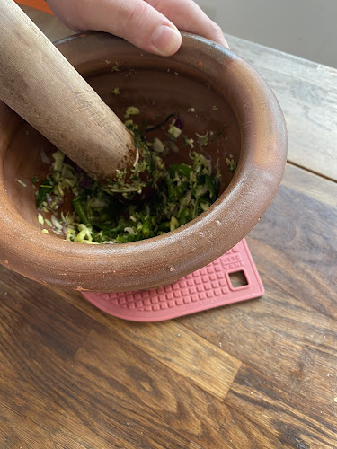 ร้านอาหาร และโรงเรียนสอนทำอาหารไทย ปุ้ม - อำเภอกะทู้