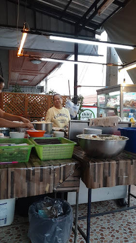 Comentarii opinii despre ก๋วยเตี๋ยวเจ๊ส้ม