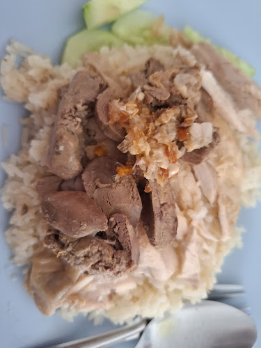 Comentarii opinii despre ข้าวมันไก่ ก๋วยเตี๋ยว​ไก่ ​พะเยารสเด็ด​ (สูตรไหหลำ)