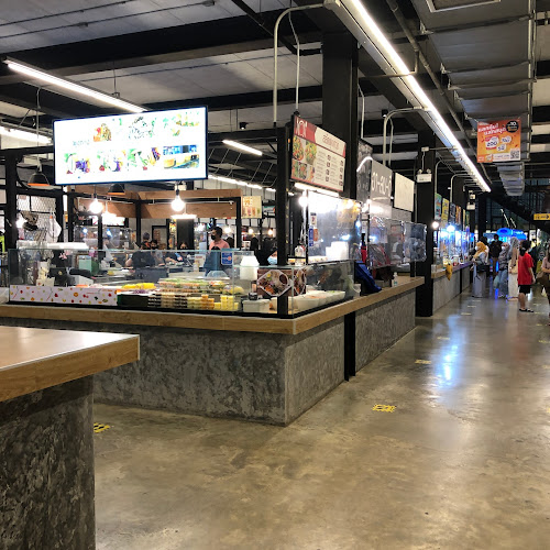 ตลาดกรีนเวย์ ไนท์มาร์เก็ต - การบริการอาหารและที่พัก