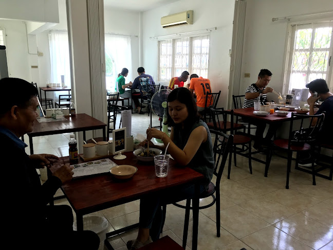 เนื้อดี ก๋วยเตี๋ยวเรือ - การบริการอาหารและที่พัก