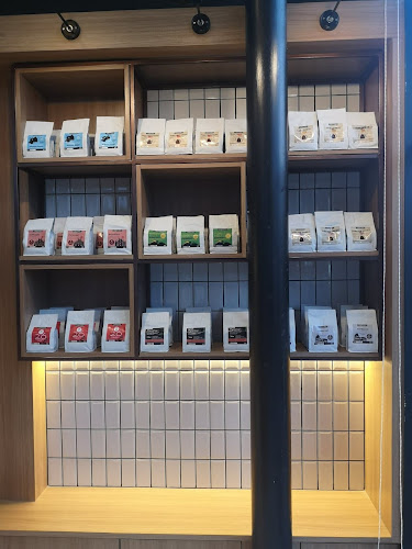 Comentarii opinii despre CoffeeWORKS Phuket Experience Center