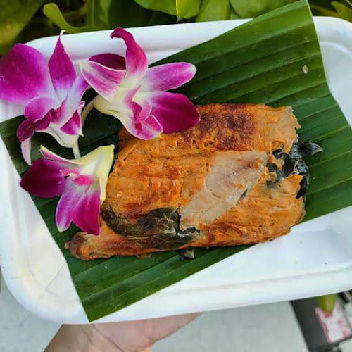 ห่อหมกทะเลย่าง หน้าสถานีรถไฟพิษณุโลก - การบริการอาหารและที่พัก