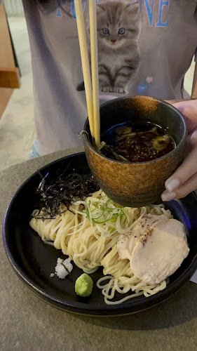 อิ-ซัง คราฟท์ ราเมน - การบริการอาหารและที่พัก