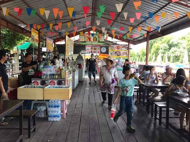 Opinii despre ตลาดน้ำหนองพะอง în อำเภอกระทุ่มแบน - การบริการอาหารและที่พัก