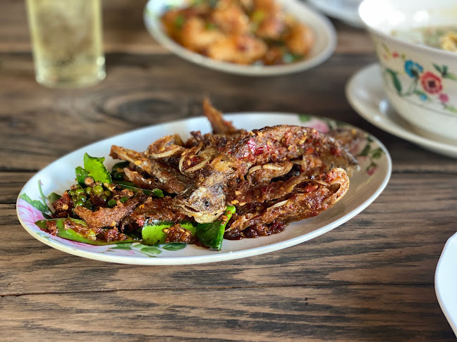 ร้านอาหารเฟื่องฟ้าปลาแม่น้ำ