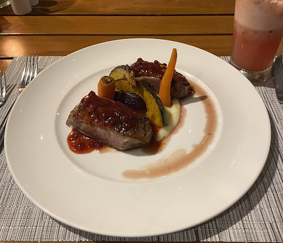 Opinii despre Chom Talay Restaurant at Mandarava în อำเภอเมืองภูเก็ต - การบริการอาหารและที่พัก