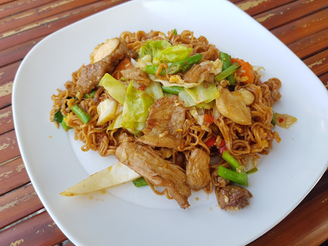 ร้านอาหารลุยทุ่ง (LuyThung Restaurant) - การบริการอาหารและที่พัก