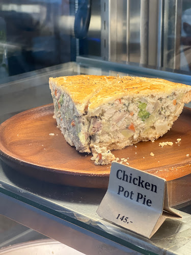 The Company - การบริการอาหารและที่พัก