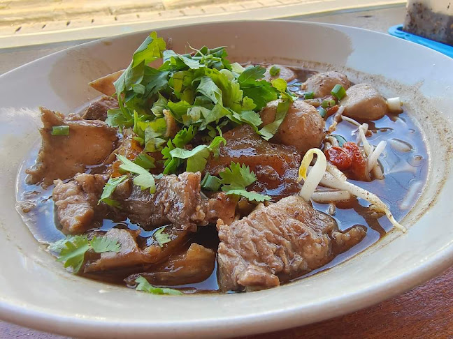 ก๋วยเตี๋ยวเนื้อเอ็นแก้วฉลองภูเก็ต