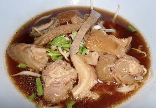 ก๋วยเตี๋ยวเนื้อลำดี - การบริการอาหารและที่พัก