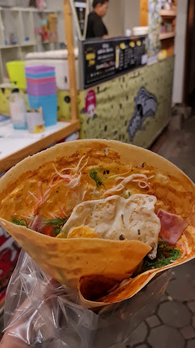 Opinii despre เครปไส้แตก ถนนต้นสน & Baan Cha Café în อำเภอเมืองนครปฐม - การบริการอาหารและที่พัก