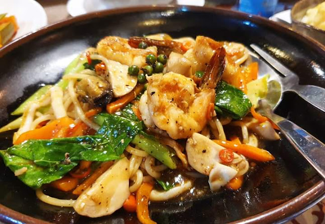 IRISH GRILL Steak House - การบริการอาหารและที่พัก