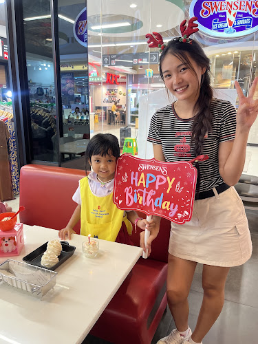 Opinii despre Swensen's Lotus Chalong în อำเภอเมืองภูเก็ต - การบริการอาหารและที่พัก