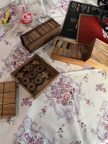 MEETING POINT - การบริการอาหารและที่พัก