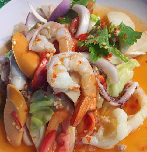 ยำรสเด็ดตลาดโต้รุ่งโสภณพัทยาใต้ - อำเภอบางละมุง