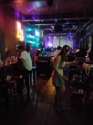 PATTERN Cozy Bar - การบริการอาหารและที่พัก