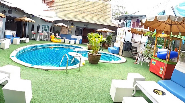 Cosy Beach Club - การบริการอาหารและที่พัก