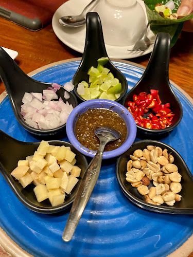 จางวางอิ่ม - การบริการอาหารและที่พัก