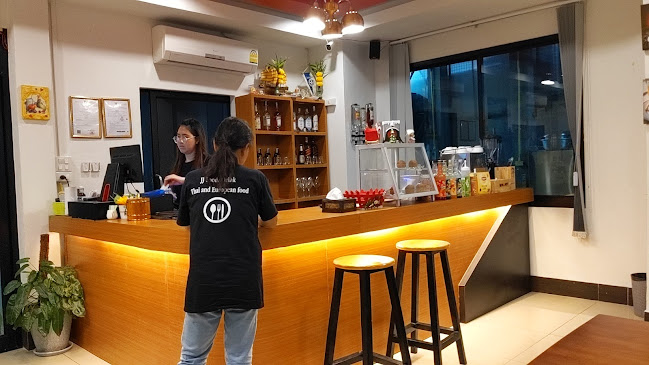 Chokchai Kitchen Jomtien - การบริการอาหารและที่พัก