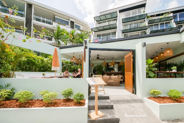 32 ถ. ทวีวงศ์ ตำบลป่าตอง อำเภอกะทู้ ภูเก็ต 83150