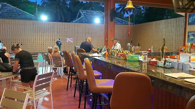 Shark Bites - Pool Bar and Pickleball