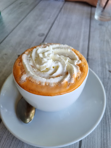 Sea Sky Cafe' - การบริการอาหารและที่พัก