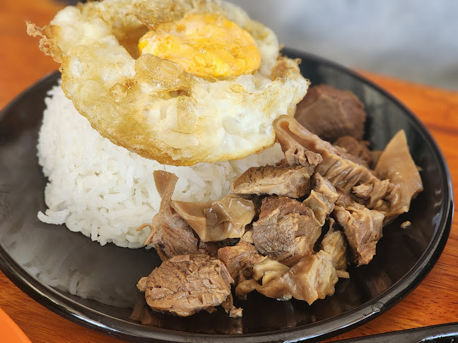 เทพ เนื้อตุ๋น - การบริการอาหารและที่พัก