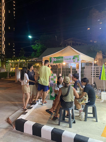 Opinii despre ร้านน้ำมะพร้าวปั่น (Mr. Coco) în อำเภอบางละมุง - การบริการอาหารและที่พัก