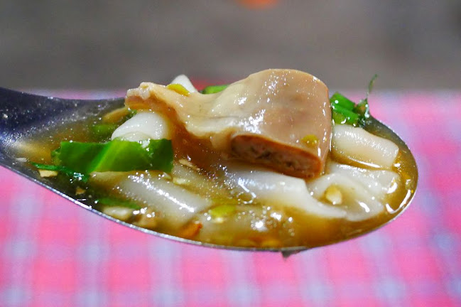 ก๋วยจั๊บนายปู้ - การบริการอาหารและที่พัก