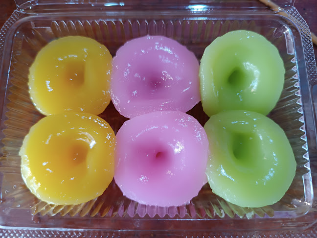 ขนมนุชเบเกอรี่และอาหารตามสั่ง - การบริการอาหารและที่พัก