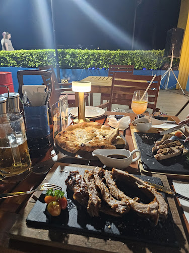 MINT Bar & Restaurant - การบริการอาหารและที่พัก