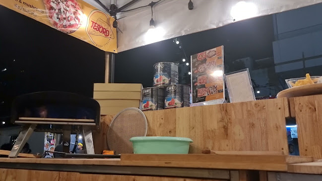 ตลาด street food on the beach ซอยจอมเทียน 16 - การบริการอาหารและที่พัก