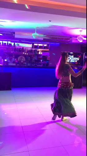 Omar Khayyam - การบริการอาหารและที่พัก