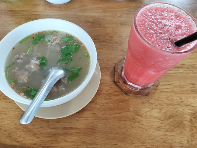 Tiew Pai Deng - การบริการอาหารและที่พัก