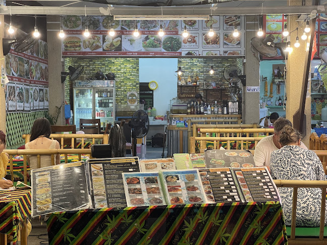 Opinii despre Blue Beach Restaurant în อำเภอเมืองภูเก็ต - การบริการอาหารและที่พัก