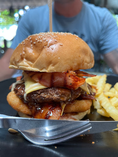 Art space cafe - การบริการอาหารและที่พัก